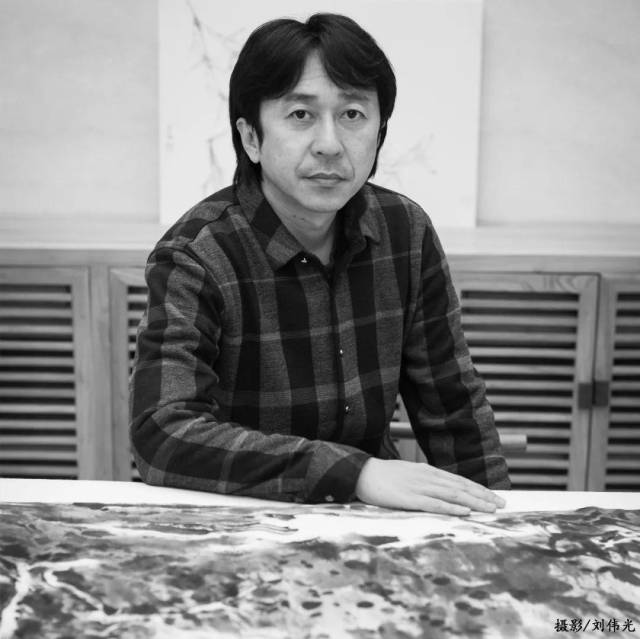 现为青岛画院专职画家.