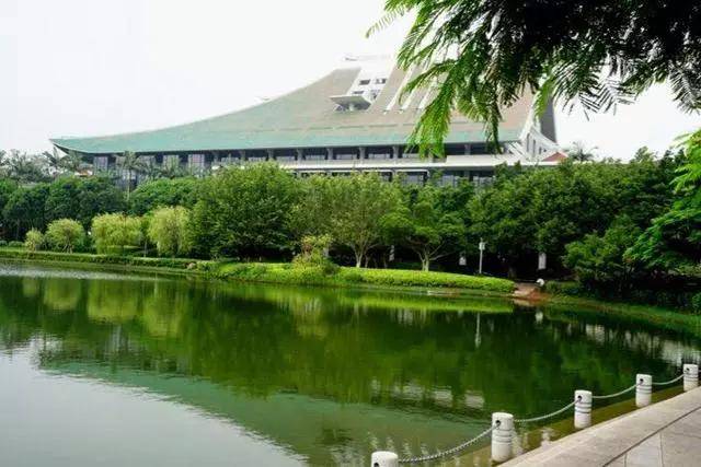 中国最美的大学唯一一个在校内集山湖海为一体的大学
