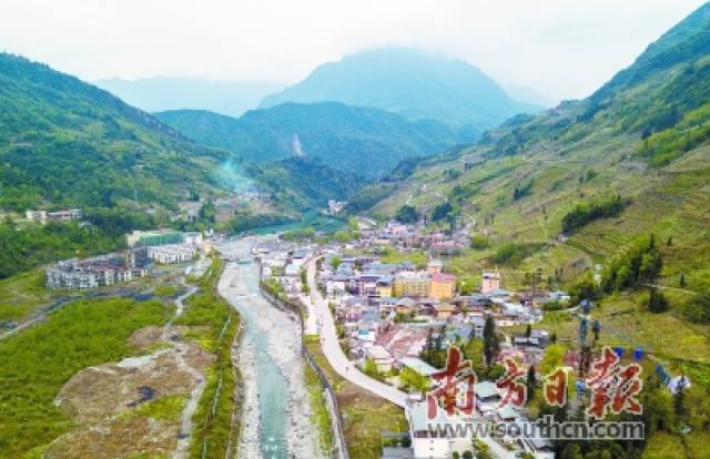 由惠州援建的三江镇风景秀丽.