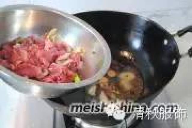 自己怎么做麻辣干锅 e3a1a092671c4f4cb47973d78147d97c.jpeg