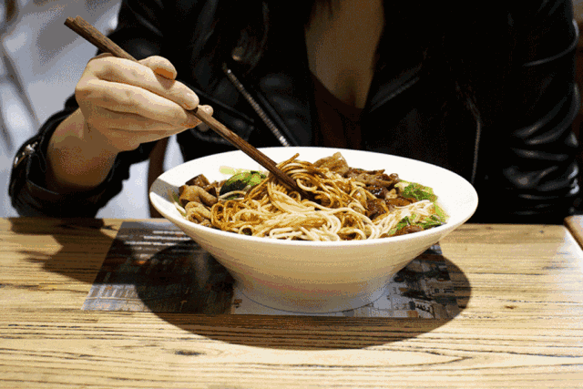 征服复兴路,愚园路,进贤路的30年老店,仅凭一碗面!
