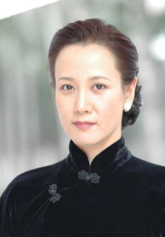 很多人也不认识她,但她在2007版《西安事变》中饰演的宋美龄是该剧的