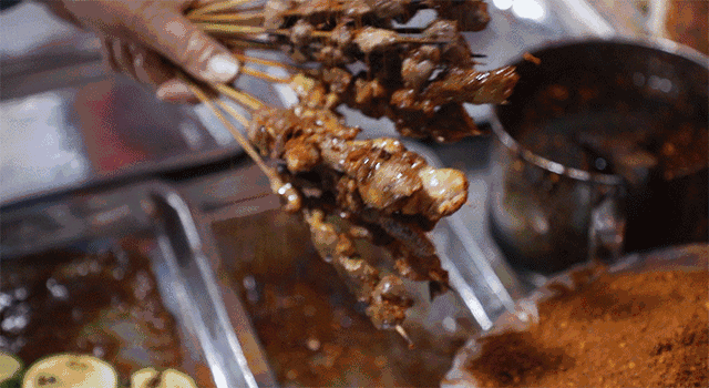 藏在小巷深处每天营业6小时的烤串凭什么开了9年火了9年!