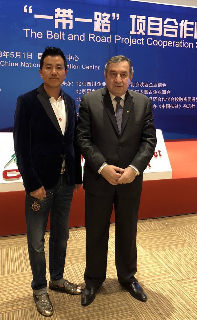 北京黑龙江企业商会创会秘书长徐维新,常务副会长寇立国,魏丽虹,副