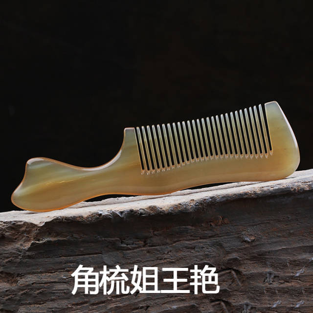 个人介绍:我是角梳姐王艳,父母从事角制品加工行业30余年,创办:礼信角制品加工厂。主营产品:精品、普通牛羊角梳、按摩梳、三角片、刮痧筒、按摩棒、按摩笔、理疗棒、美容拨筋棒、饶痒痒按摩爪、不求人按摩捶、羊角胚料、烟嘴烟斗、足底按摩器、发簪、定制各类角质品。漆艺角、木梳。秉承以礼待客,以信兴业家训,传承福州角梳文化。