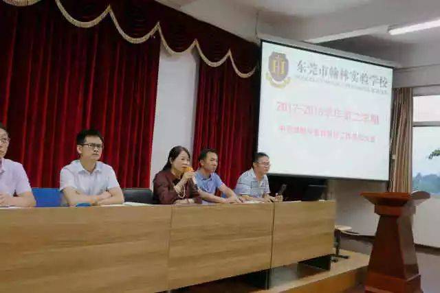 睿峰来解答 广告 5月10日,翰林实验学校中学部期中教育教学教研工作