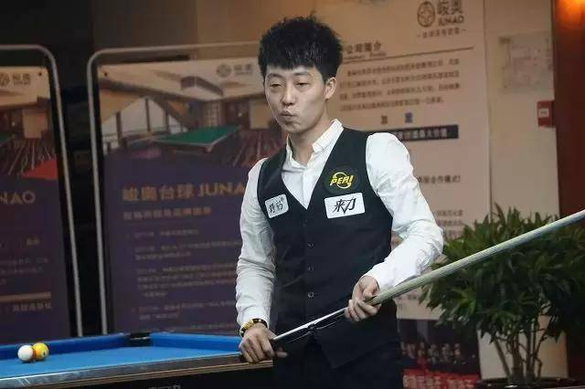 代勇天勾再现绝活黄兆坚力克缅甸强将禹龙海赢刘闯