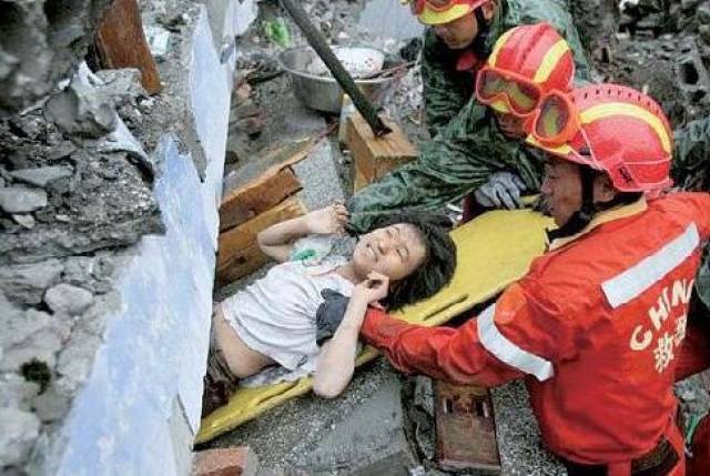 汶川地震十周年:经历灾难的人们负重前行丨毒药头条