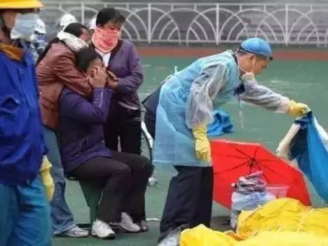 汶川地震十年:这100张最感人照片 看完已泪流满面!
