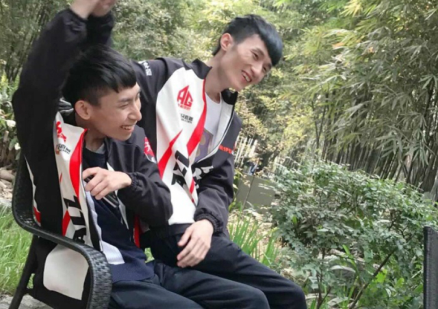 如果保级失败的话,不知道梦泪会不会带着vv,兰息和流苏一起去找老帅