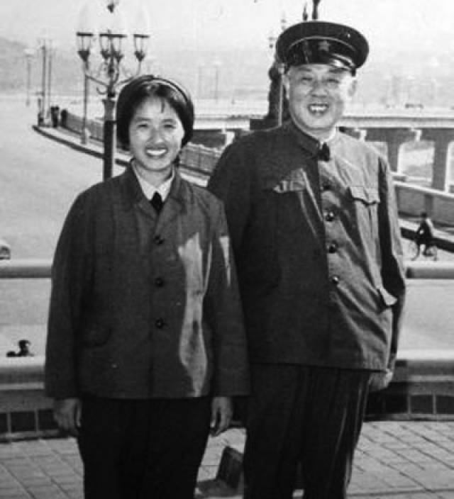 开国上将看上了一女孩,女方家长嫌其岁数大