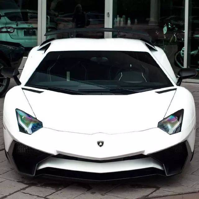 白色大牛,兰博基尼aventador lp750-4sv