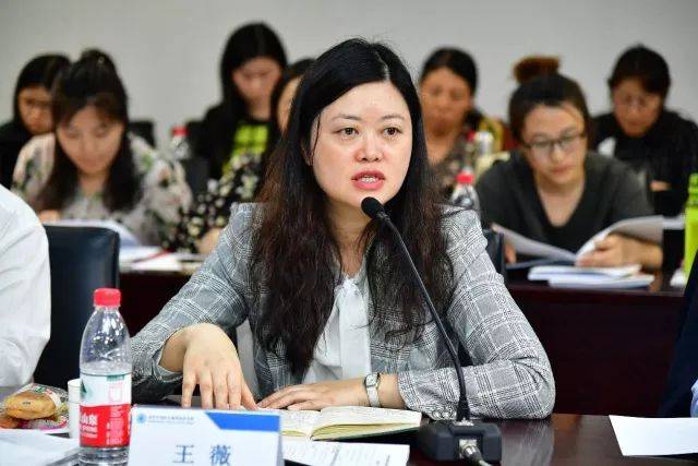 王薇:中国首次研制出台培训课程标准,是重大创新
