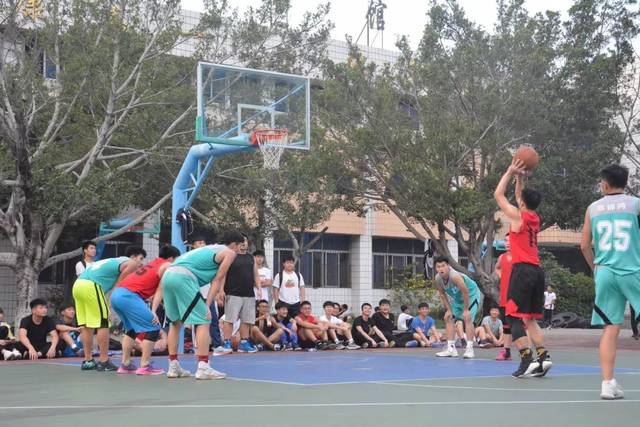 u18四强赛|大白鲨vs英德锐锋广告图集-体育频道-手机