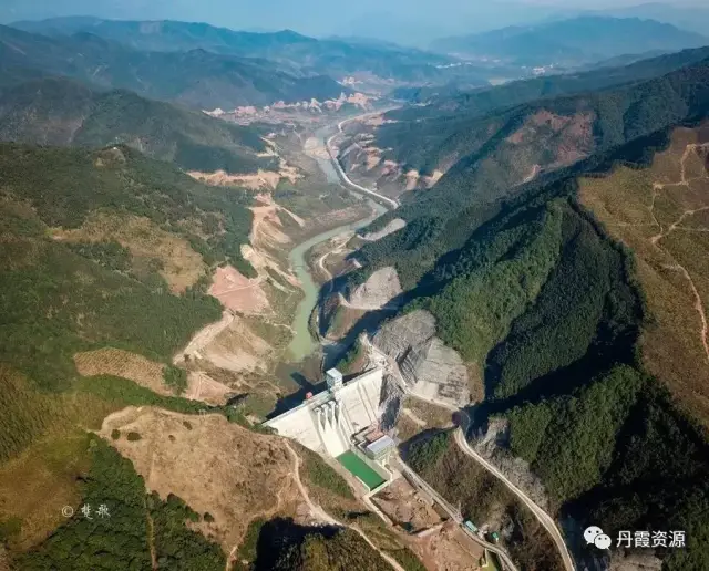 资源至桂林老路,斧子口水库蓄水后的风景非常壮观