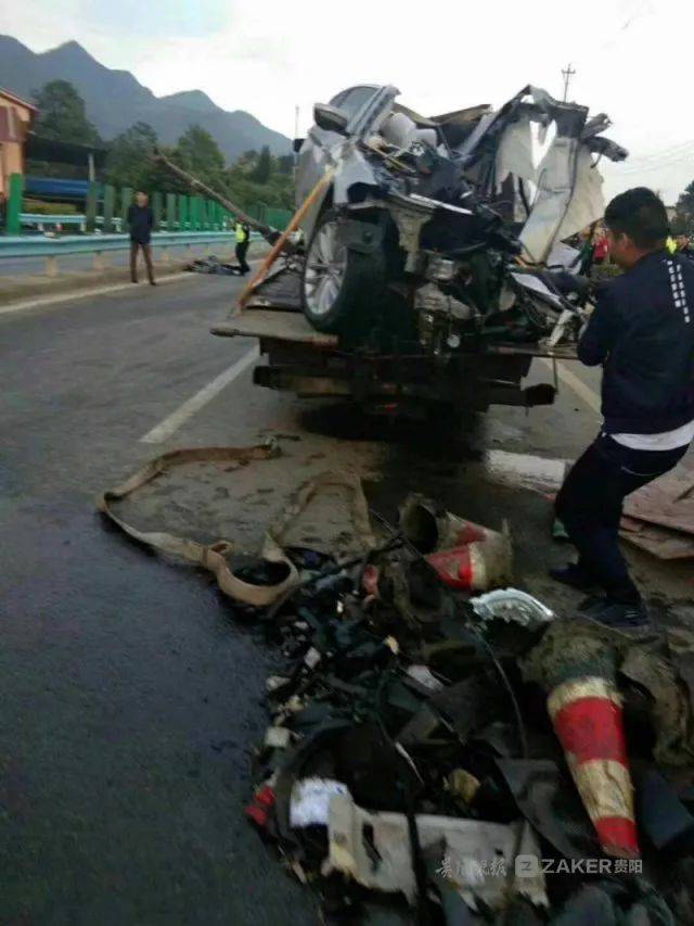 慎入!昨晨遵义"宝马"惨烈车祸致死6人,现场最新视频流出!触目惊心!