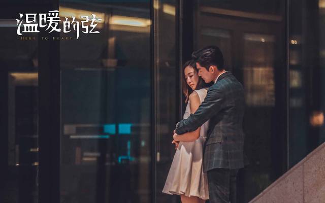 《温暖的弦》曝光洛阳道吻戏花絮 "糖主"张翰再派糖