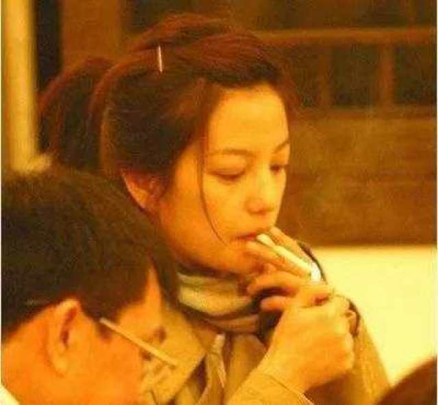 娱乐圈中那些爱抽烟的女明星, 抽烟照曝光, 有你喜欢的吗?