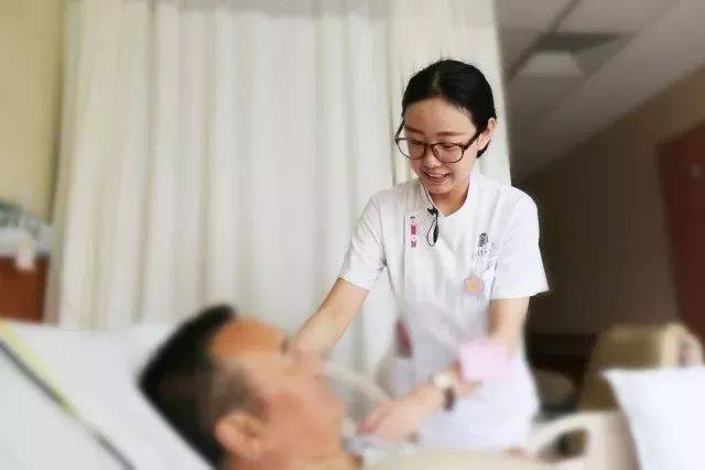 最美护士工作照,让所有人感叹:落在凡间的天使!