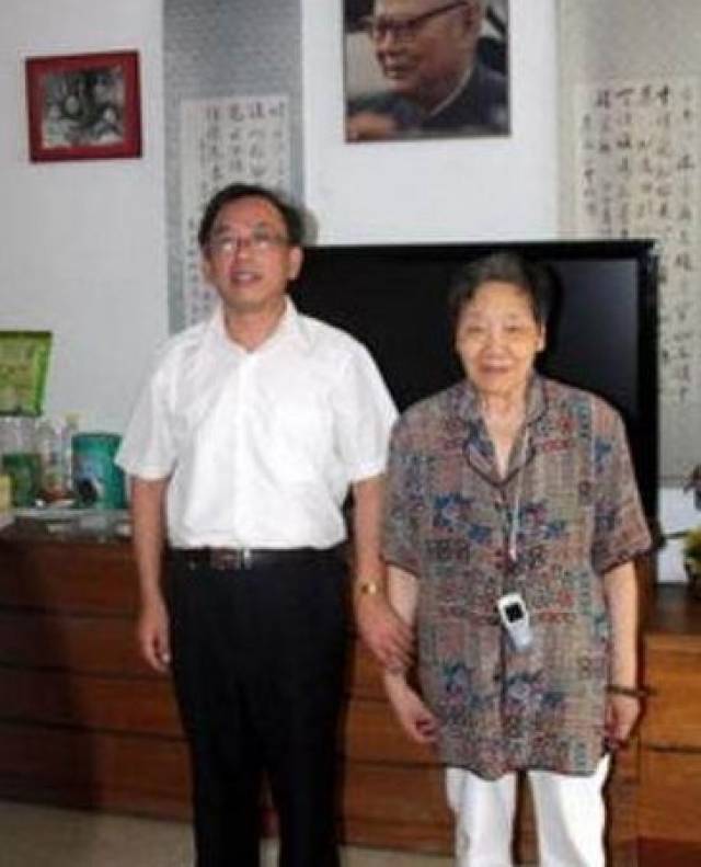 至今唯一健在的十大元帅夫人,如今已过90岁,两个子女成就非凡