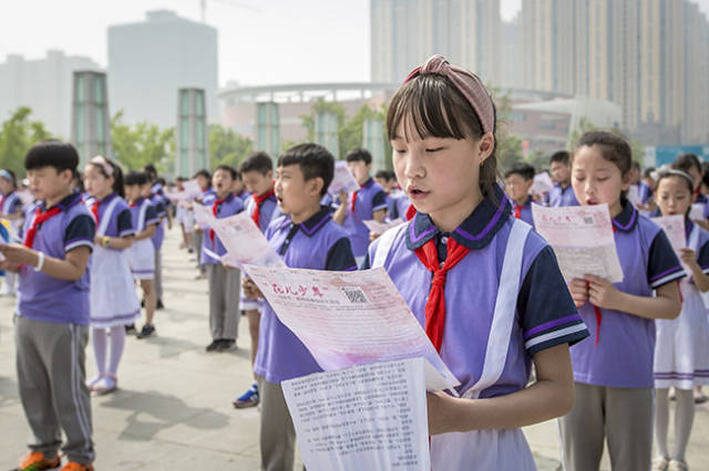 河南安阳:东明小学唱诵感恩母亲,传承孝道文化