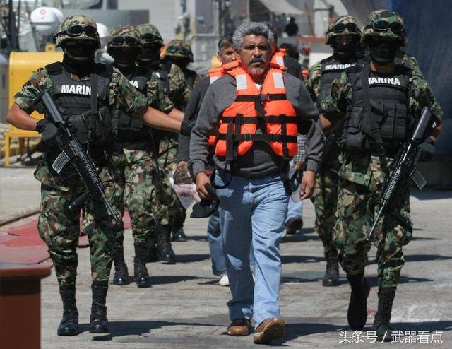 墨西哥警察和特种部队行动!——相片!