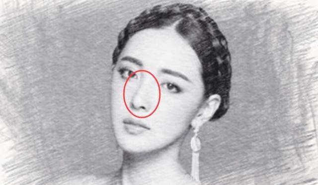 1,鼻子尖削鼻头无肉的人私心重观面即观心,而鼻梁在面相中代表了一个