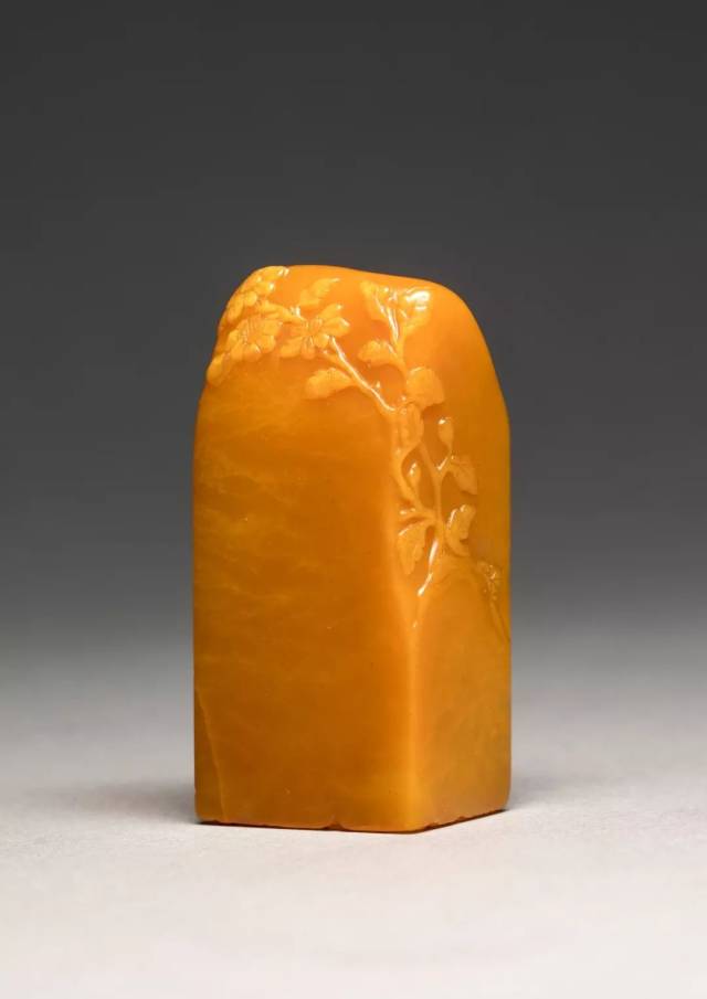 3×3×7.8cm;163g 出版《田黄赋》p90,国立历史博物馆刊行,2011年.