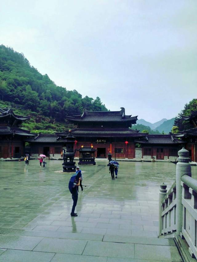 实拍 雄伟壮观的安福寺,安福寺位于浙江省温州市文成天圣山,东有文成