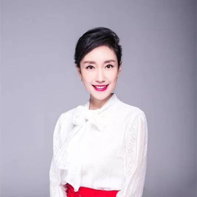 济南电视台首席节目主持人,全国电视艺术家协会主持人专业委员会委员