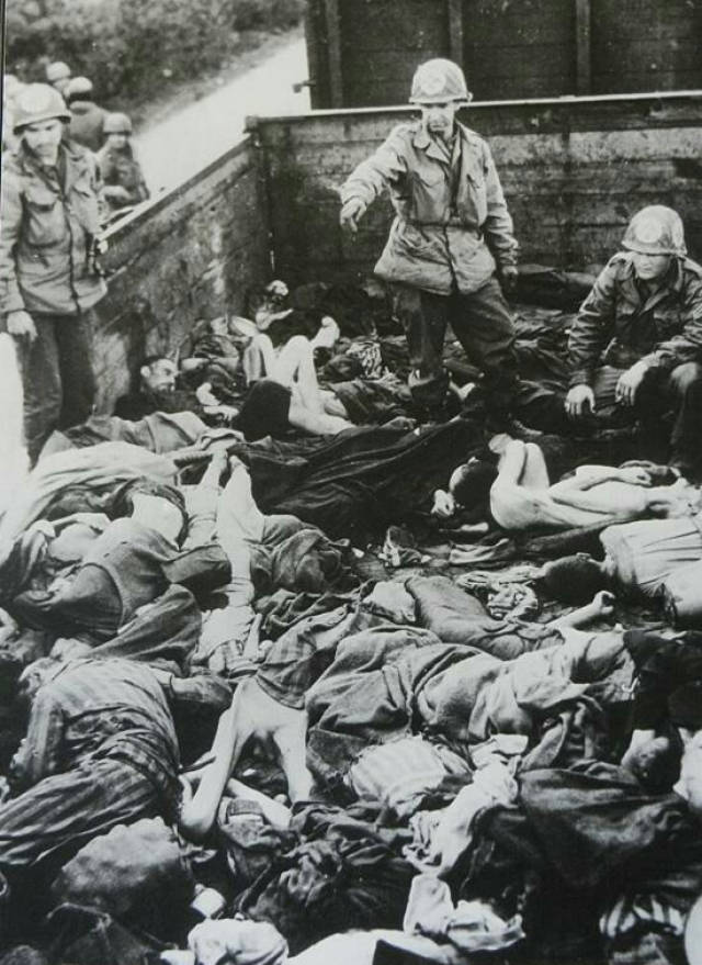 任由成千上万的犹太人被纳粹德国赶往死亡集中营,赶入毒气室.
