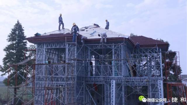 农村29万建轻钢别墅,3d喷筑实心墙体大锤都砸不动,将成未来建房主流?