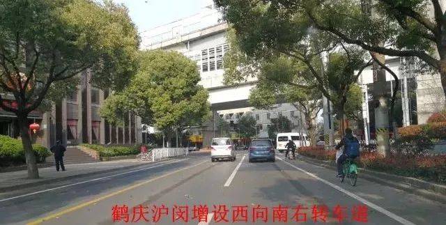 比如,兰坪路(鹤庆路)路口,南向北通行由一车道变成两车道时,在原有一