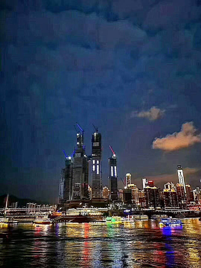 昨晚的重庆夜景,比抖音里美一百倍!