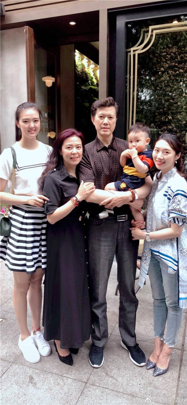 张常宁全家海拔惊人!美女嫂子身高1米75 穿高跟鞋仅到
