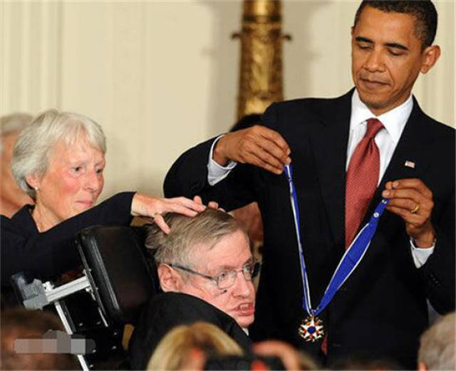 为什么说霍金其实已经死了 他真的是外星人的