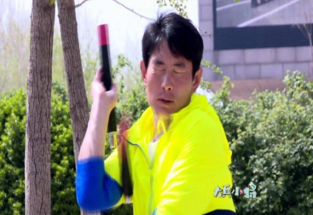 丁喆抖空竹挑战高难度动作!嘉仪耍双节棍太帅啦!