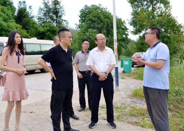 这两天,深圳德保集团董事长张天舒一行到我县考察