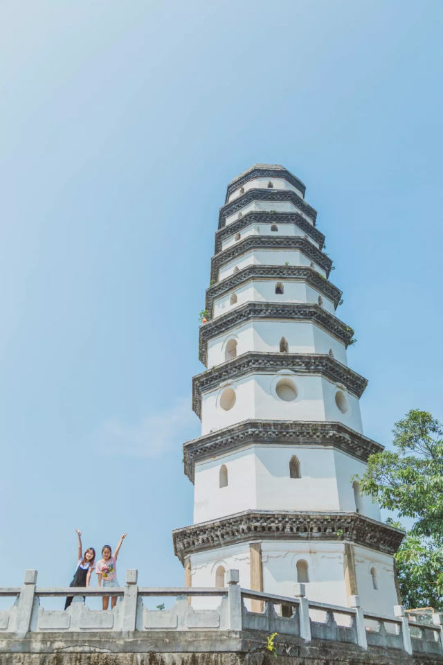20世纪80年代的宜宾火车站  小编觉得以前宜宾火车站的建筑很有味道