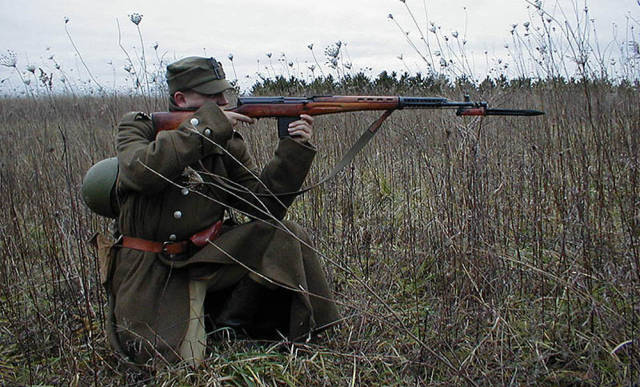 二战苏军的半自动步枪,技术比德军的毛瑟步枪先进