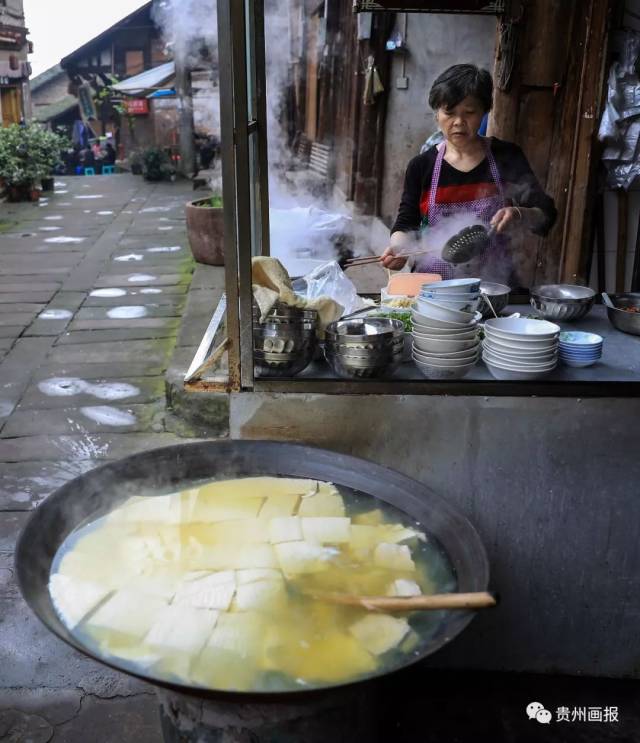 "来一碗豆花"成了来大同古镇旅游的游客都在点的美食.