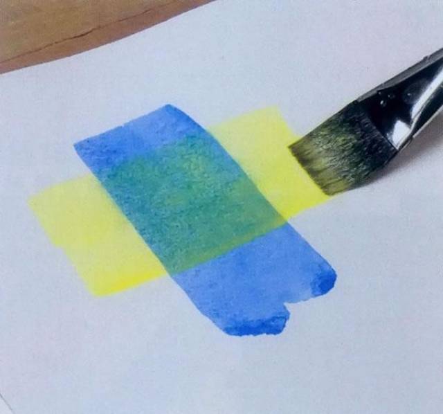 色彩连接的部分颜料立刻变软松弛,所以运笔不要太用力以免画纸褶皱.