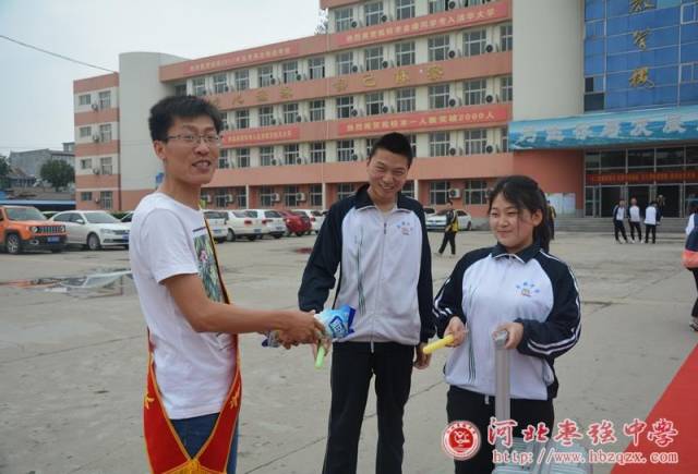 520勇者归来,枣强中学教师用特殊的方式迎来高考前最后一次返校