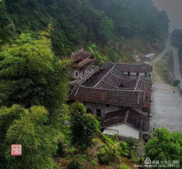 兰石村是革命老区,下辖7个自然村,是仙游县书峰乡第一大行政村,省级