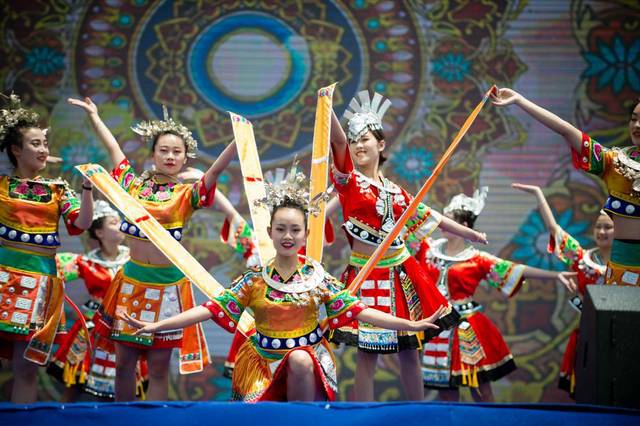 "盛世苗乡情·高坡民族风"2018高坡"四月八"苗族风情节盛大启幕