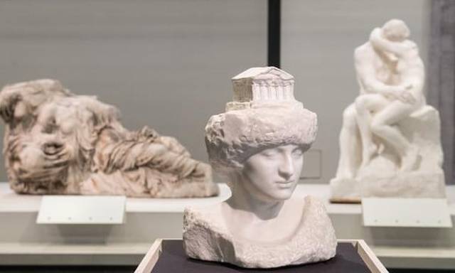 古希腊雕塑原件与罗丹的致敬作品并列展出