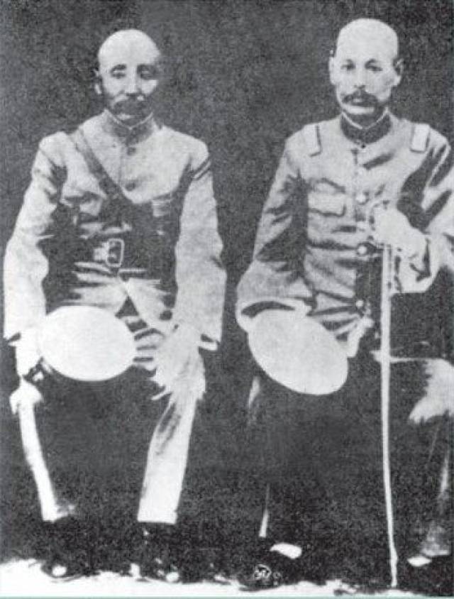 1926年,张作霖在北京组织安国军政府,就任安国军大元帅,开始同蒋介石