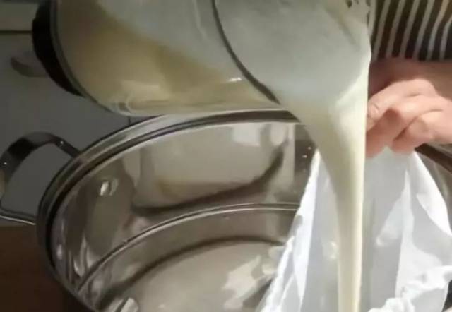 【家庭美食】1斤黄豆,3勺白醋,教你在家自制老豆腐