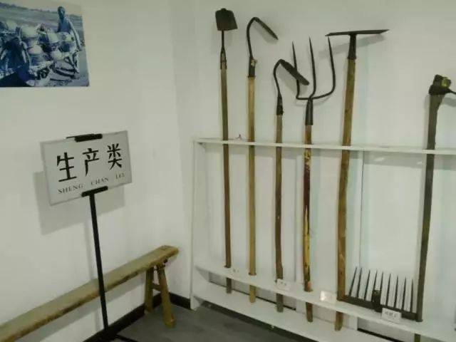 生产类展区主要展出的是过去老区人民农业生产,手工业生产的工具,是