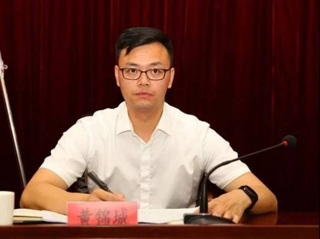 副区长,区社区组织换届选举工作领导小组副组长黄锦城要求各级各部门
